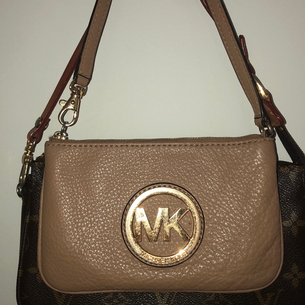 michael kors wrist pouch
